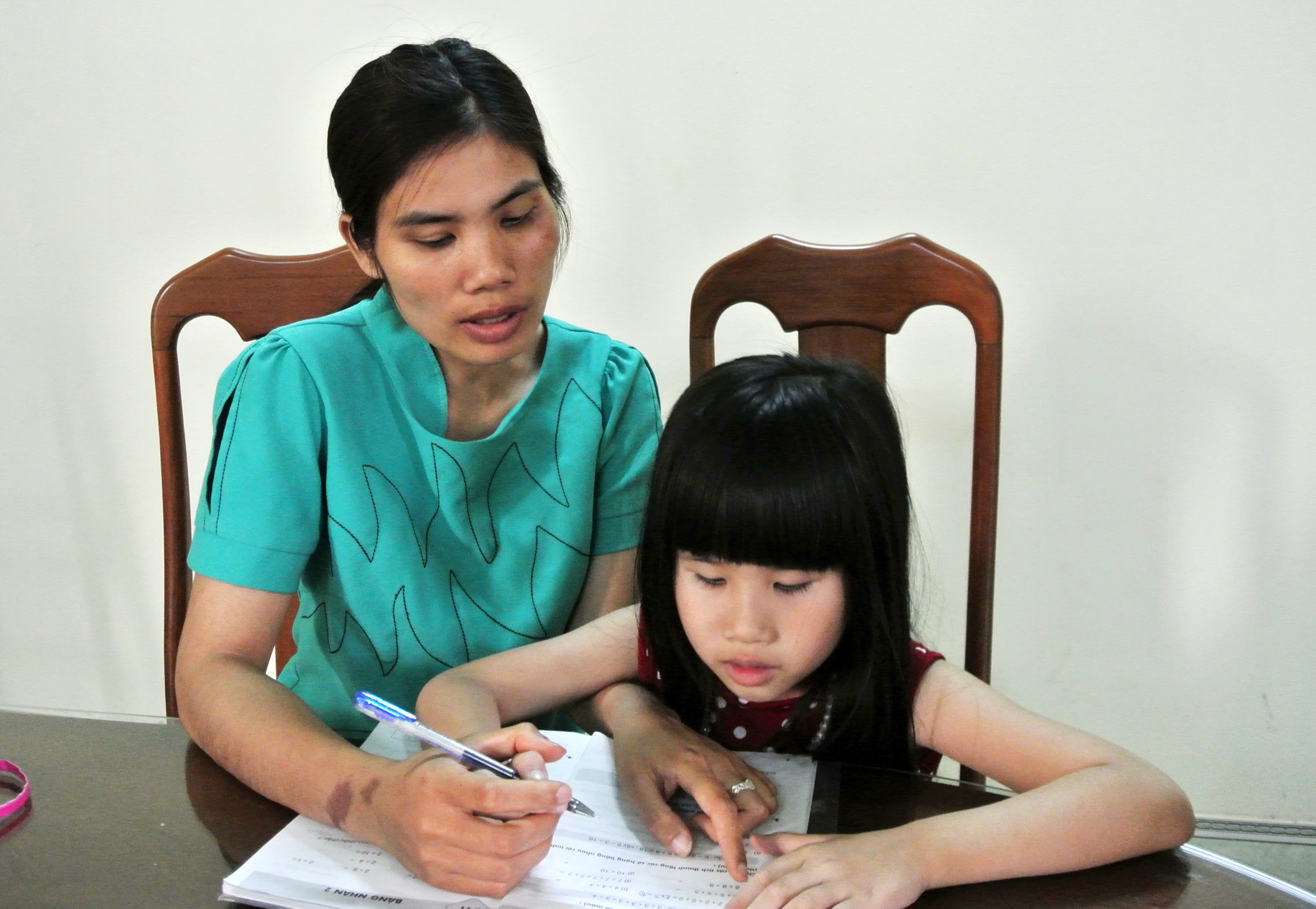 Bản lĩnh những người vợ xa chồng